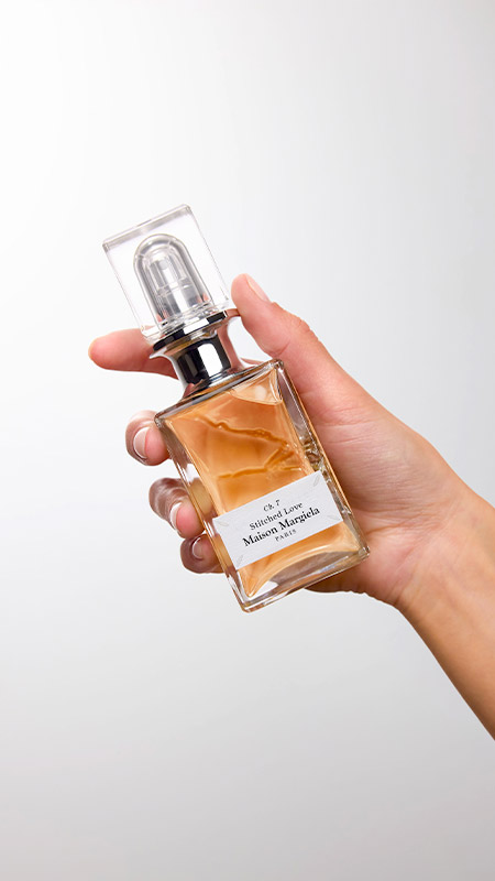 retouche parfum IA Margela